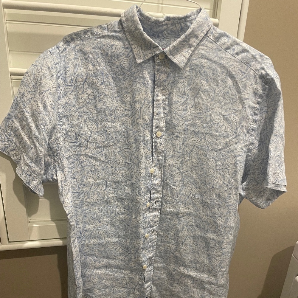 UNTUCKitaa Terlan Shirt size XL 100% Linen Short Sleeve Blue Floral Button Up